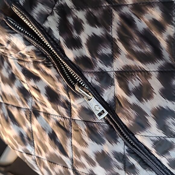 Cheetah Print and Black Reversible Zip Up Vest with Pockets - Picture 2 of 10